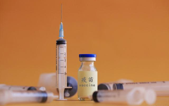 文章配图：牛逼！全球首款 mRNA 新冠疫苗获得 FDA 正式批准，复星医药参与联合研发！