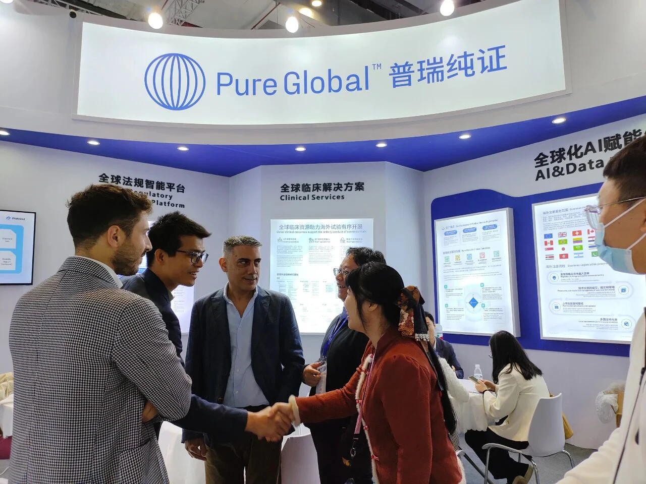 文章配图:CMEF Day 3丨展会现场热力持续 行业专家分享交流