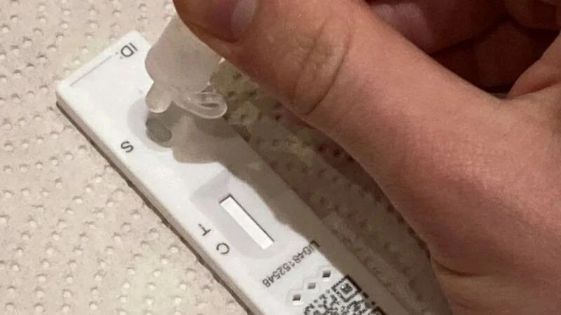 文章配图:新冠快速抗原检测:居然有人出教程教人如何造假得到“阳性”检测结果?