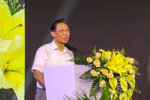 文章配图:思考:我们是否需要将和新冠病毒共存?