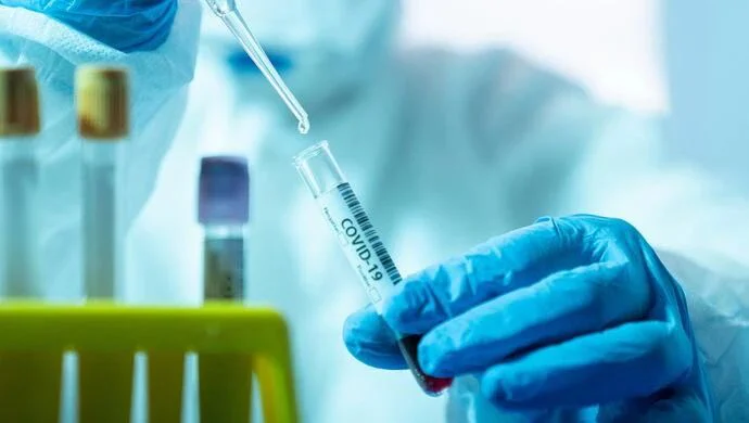 文章配图:对COVID-19患者的宏转录组研究显示患者的气道微生物组受干扰更严重