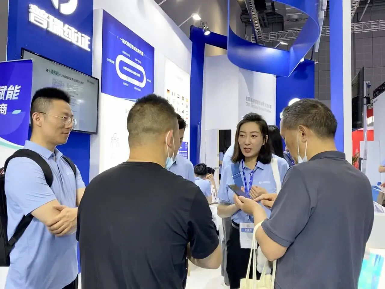 文章配图：首日即爆满，普瑞纯证成功亮相CMEF首日展会！明日1号馆M102出海研究大会与您不见不散！