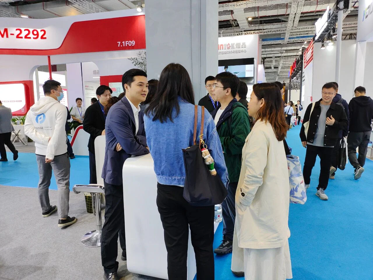 文章配图:CMEF Day 3丨展会现场热力持续 行业专家分享交流
