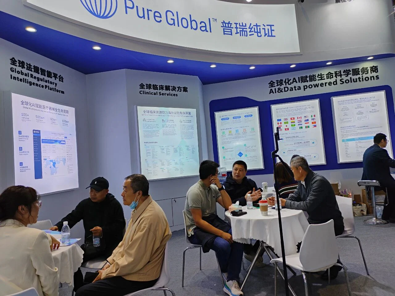 文章配图:CMEF Day 3丨展会现场热力持续 行业专家分享交流
