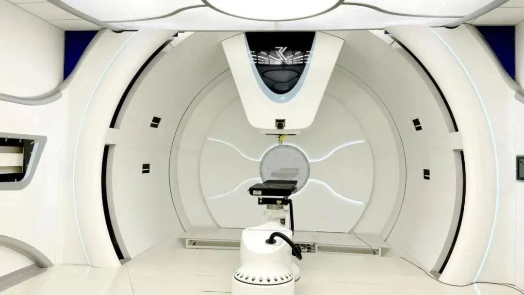 文章配图:【重磅】首台国产质子治疗设备开始进行临床实验!